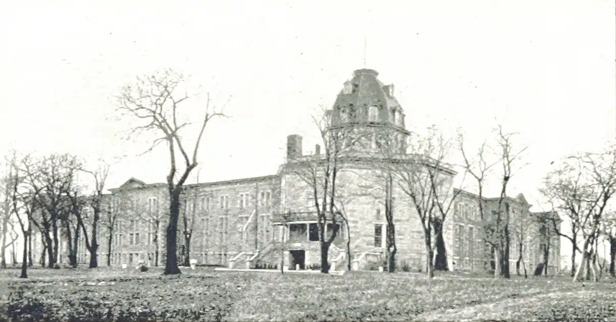 Historical illustration of the women's asylum on Blackwell's Island.